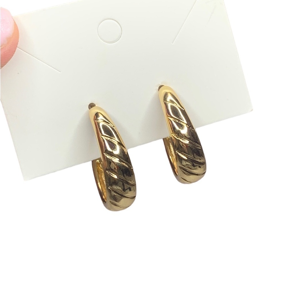 Gold hoops - Picture 2 of 3